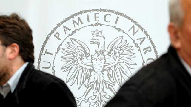 Instytut Pamięci Narodowej przypomina byłym esbekom o konieczności oddania tajnych dokumentów. Komunikat w tej sprawie pojawił się na stronie internetowej Instytutu.