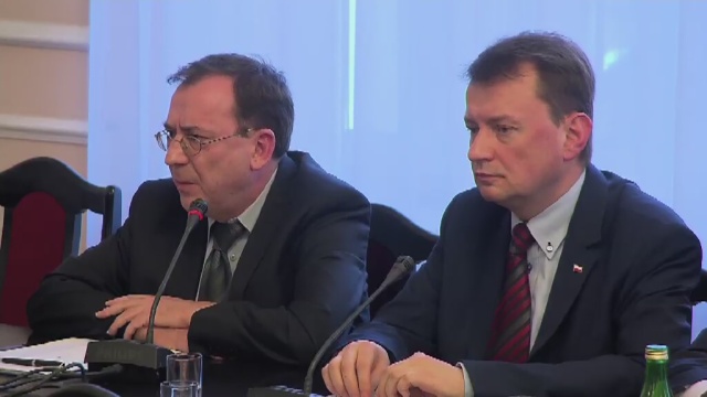 Rząd PO i PSL inwigilował dziennikarzy - oświadczył minister-koordynator służb specjalnych Mariusz Kamiński. Według niego, miało to być nawet 48 osób.