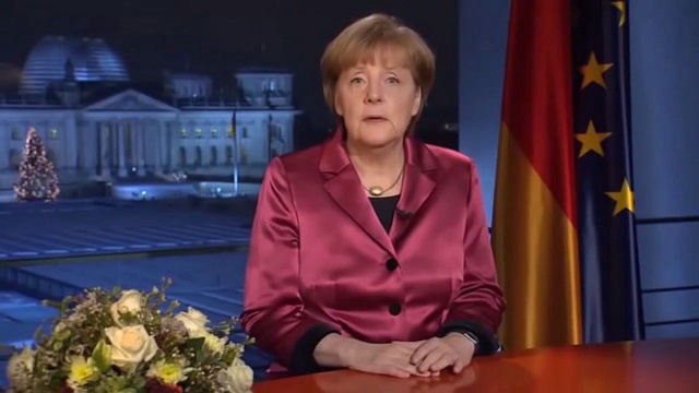 54 procent Niemców popiera Angelę Merkel - wynika z sondażu telewizji ARD. Jeszcze miesiąc temu kanclerz Niemiec popierało tylko 46 procent mieszkańców kraju, co było najgorszym wynikiem od czterech lat.