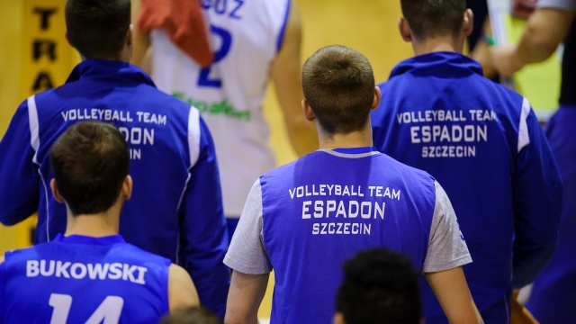 To będzie starcie sąsiadów w tabeli I ligi. Zajmujący trzecie miejsce siatkarze Espadonu Szczecin w piątek zmierzą się na wyjeździe z czwartym Krispolem Września w kolejnym ligowym meczu.