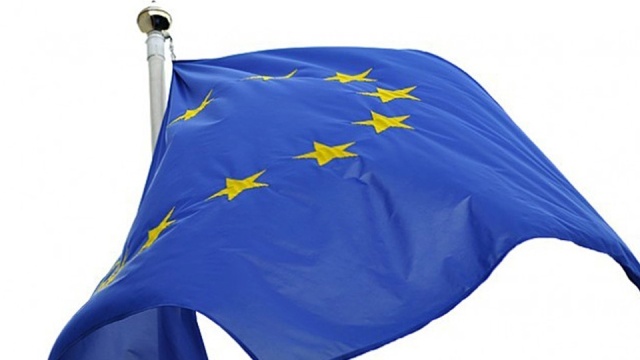 Przywrócenie kontroli na granicach w ramach strefy Schengen kosztowałoby Unię nawet 18 miliardów euro rocznie - poinformowała Komisja Europejska.