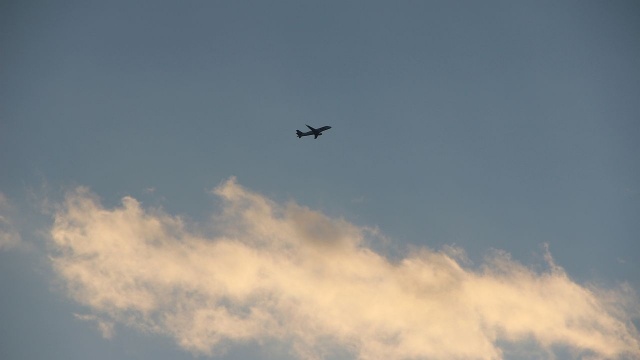 Kolejne opóźnienie przy budowie lotniska w Berlinie. Port Berlin-Brandenburg, który ma zastąpić dotychczasowe lotniska w stolicy Niemiec - Schoenefeld i Tegel - będzie gotowy w 2018 roku - podaje dziennik Tagesspiegel.