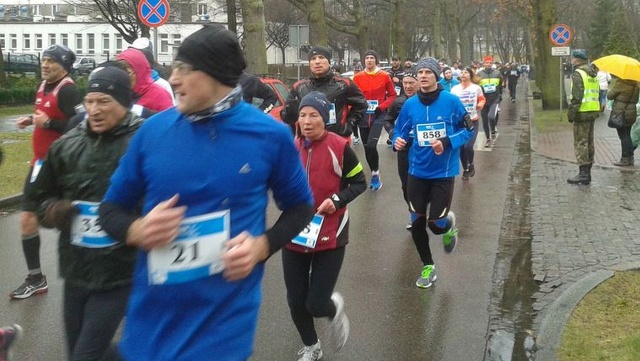 Ponad 1200 biegaczy na trasie organizowanego w Kołobrzegu Międzynarodowego Biegu Zaślubin spowoduje w niedzielę utrudnienia dla kierowców.