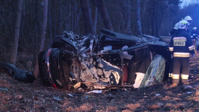 Jedna osoba została ranna w wypadku na drodze wojewódzkiej nr 102 między Dziwnowem a Dziwnówkiem. W poniedziałek po godz. 18 dachowała tam osobówka. Kierowca auta trafił do szpitala.