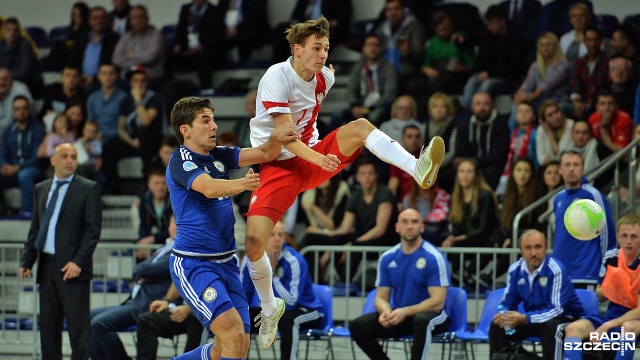 Niespodzianką zakończył się w Szczecinie pierwszy barażowy mecz o awans do Mistrzostw Świata w futsalu, które jesienią odbędą się w Kolumbii. Reprezentacja Polski zremisowała z Kazachstanem 1:1.