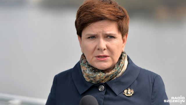Ekolodzy na dachu ministerstwa środowiska. Bronią Puszczy Białowieskiej. Wywiesili na budynku ogromny transparent z napisem Cała puszcza parkiem narodowym.