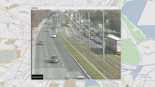 Stłuczka i korki na Moście Pionierów