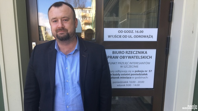 W poniedziałek popołudniu pierwsi mieszkańcy miasta spotkali się z rzecznikiem praw obywatelskich, który wysłuchał ich skarg.