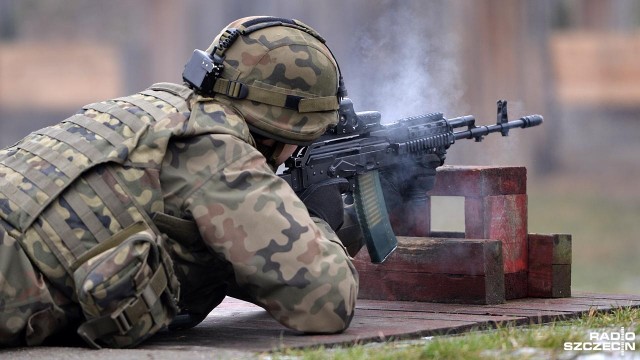 Sondaż: Polacy boją się Rosji, chcą przywrócenia poboru do wojska