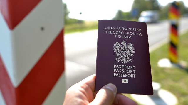 Wniosek o paszport można złożyć w sobotę w Zachodniopomorskim Urzędzie Wojewódzkim w Szczecinie. Okienka paszportowe, kasa i fotograf będą czynne od godz. 8 do 15.