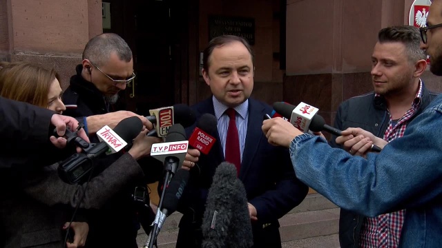 Zdaniem Ministerstwa Spraw Zagranicznych poniedziałkowy termin nałożony przez unijnych urzędników jest tylko pomocniczy i nie ma żadnego ultimatum ze strony Komisji Europejskiej.