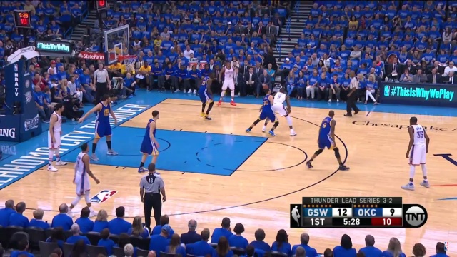 W najlepszej koszykarskiej lidze świata NBA, finał konferencji zachodniej rozpala do czerwoności. Obrońcy tytułu mistrzów sprzed roku zespół Golden State Warriors podnieśli się z kolan i pokonali na wyjeździe Oklahomę City 108:101 i wyrównali stan serii na 3:3.