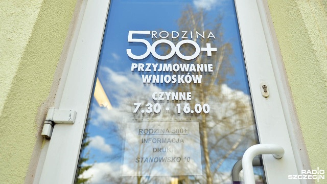 W przyszłym tygodniu ruszą w Szczecinie wypłaty gotówkowe w ramach programu Rodzina 500. Jak informuje Szczecińskie Centrum Świadczeń, osoby które wybrały ten sposób poboru świadczenia, otrzymają wkrótce list z informacją gdzie i kiedy będą mogły odebrać pieniądze.