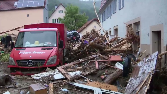 Co najmniej trzy osoby nie żyją po powodzi na południowym-zachodzie Niemiec. Gwałtowne nawałnice przetoczyły się przez Badenię-Wirtembergię w niedzielę.