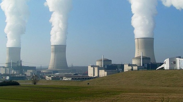 W przededniu piłkarskiego Euro - Francja zmaga się ze strajkami. Do akcji przeciwko zmianom w prawie pracy przyłączyło się 16 z 19 francuskich elektrowni atomowych - informuje Polska Agencja Prasowa, z tego powodu rozpoczęły się wyłączenia dostaw prądu.