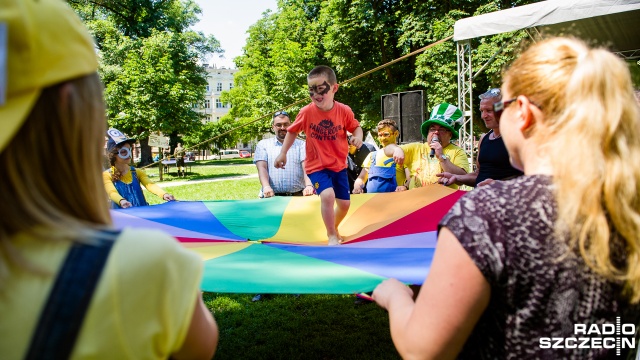 Miasteczko rycerskie, kącik czytania bajek, koncerty, domowe wypieki, loteria fantowa i zawody sportowe - tak przebiegał festyn rodzinny U Pana Boga w Sercu, który odbył się w niedzielę w Parku Andersa w Szczecinie.