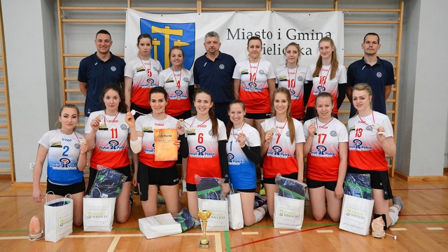 Siatkarki Szkoły Mistrzostwa Sportowego w Policach zajęły drugie miejsce w finale ogólnopolskiej licealiady. W decydującym meczu turnieju rozgrywanego w Wieliczce policzanki przegrały z drużyną z Rzeszowa 1:2.