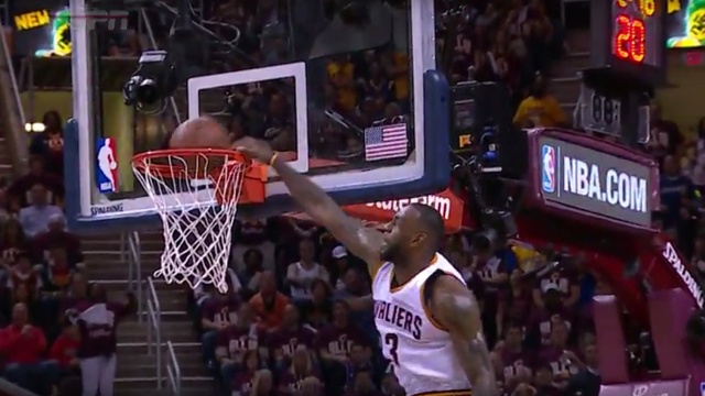 W finale ligi NBA zespół Cleveland Cavaliers pokonał na własnym parkiecie obrońców tytułu Golden State Warriors 120:90 i zmniejszyli straty w rywalizacji best of seven do stanu 1:2.