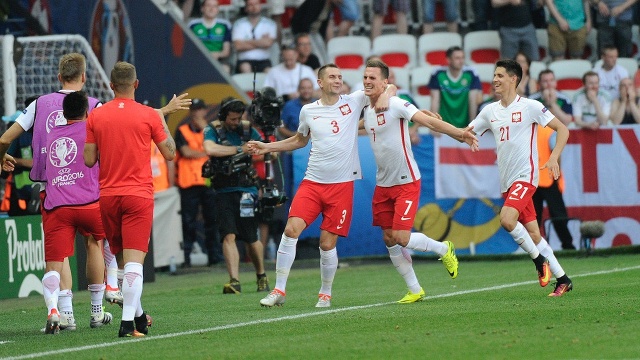 Dopiero co ma za sobą bardzo dobry debiut na Euro 2016, a już 19-latkiem zainteresowały się futbolowe grube ryby. Bartosz Kapustka - jeszcze zawodnik Cracovii, a już wkrótce...