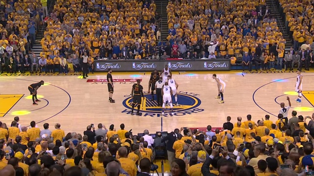 Szansę na obronę tytułu mieli koszykarze Golden State Warriors. Niespodziewanie jednak przegrali we własnej hali z Golden State Warriors 97:112, ale w całej finałowej serii prowadzą 3:2.