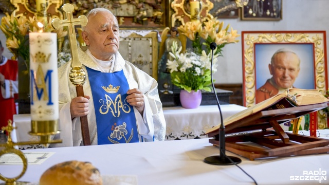 Żeby zbudować sanktuarium w Siekierkach, przejechał przez pół Polski traktorem. Ks. January Żelawski w tym roku obchodzi 50-lecie święceń kapłańskich, a w sobotę świętował swój jubileusz.