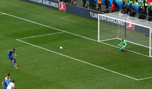 Islandia zremisowała 1:1 z Węgrami w meczu drugiej rundy rozgrywek grupowych UEFA EURO 2016 we Francji.