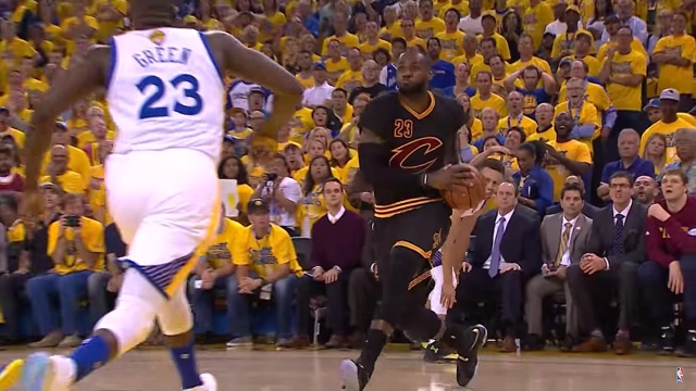 W siódmym i decydującym spotkaniu serii Best - of - seven Kawalerzyści pokonali na wyjeździe faworytów finału oraz obrońców tytułu zespół Golden State Warriors 93:89.