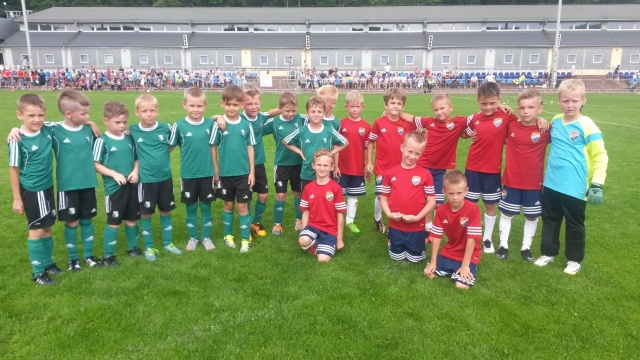 Młodzi piłkarze Arkonii Szczecin z rocznika 2009 wygrali puchar Arka Gdynia Summer Cup U-7.