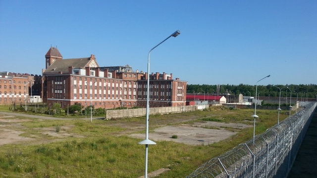 Zakład karny w Goleniowie zachęca przedsiębiorców do zatrudniania skazanych. To w ramach programu ogłoszonego przez Ministerstwo Sprawiedliwości, dotyczącego pracy osób odbywających karę pozbawienia wolności.