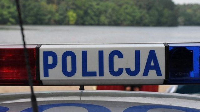 Pięciometrowej łodzi Nemo szukają na Zalewie Szczecińskim niemieccy i polscy policjanci. Została ukradziona w nocy z poniedziałku na wtorek, w okolicy miasta Altwarp, po niemieckiej stronie Zalewu.