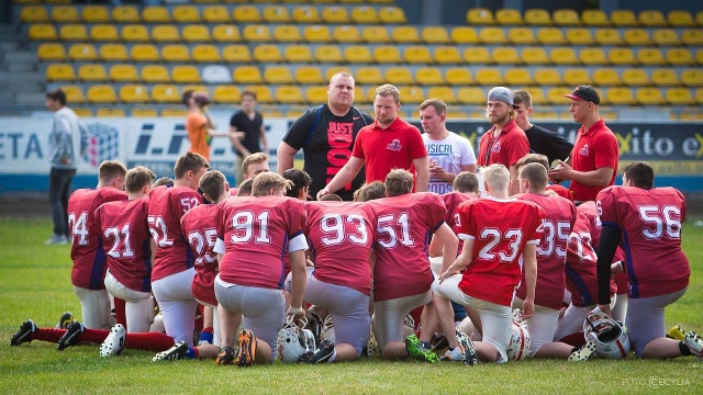 Darmowe wakacyjne treningi futbolu amerykańskiego dla nastolatków rozpoczną się w piątek w Szczecinie.