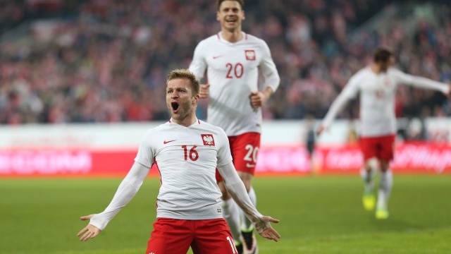 Dobre występy w Mistrzostwach Europy zaowocowały awansem w rankingu FIFA. Polscy piłkarzy zajmują teraz 16 miejsce w opublikowanym w czwartek najnowszym notowaniu Międzynarodowej Federacji Piłki Nożnej.