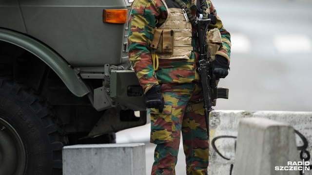 12 tysięcy rezerwistów policji i żandarmerii ma dołączyć do blisko stu tysięcy żołnierzy i funkcjonariuszy pilnujących obecnie porządku i bezpieczeństwa we Francji w ramach walki z terroryzmem - ogłosił minister spraw wewnętrznych Bernard Cazeneuve. Informuje o tym Polska Agencja Prasowa.