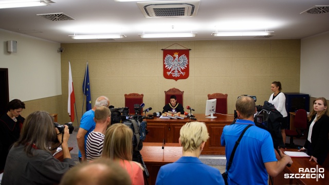 Lekarz ze Szczecina Wiesław S. i jego żona mają zapłacić rodzinie pacjentki, która zapadła w śpiączkę ponad 1,5 mln zł - taki nieprawomocny wyrok wydał we wtorek szczeciński sąd rejonowy.