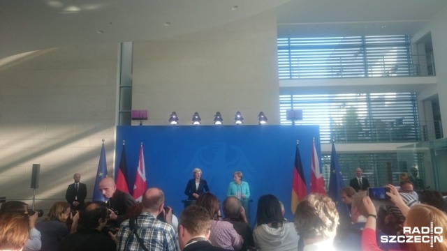Ograniczymy migrację z krajów Unii do dziesiątek tysięcy osób - powiedziała premier Wielkiej Brytanii po spotkaniu z Angelą Merkel. Theresa May zapewniła też, że chce, by jej kraj pozostał w jak najlepszych stosunkach z Unią.