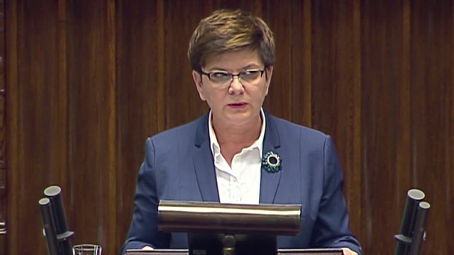 Przygotowujemy program dla Polaków, którzy chcieliby wrócić do kraju - mówiła w parlamencie Beata Szydło. Premier zapewniła, że polski rząd będzie strzegł rodaków za granicą.