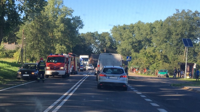 Około godziny 18 na drodze krajowej nr 6 w miejscowości Lisowo, przed Płotami doszło do wypadku dwóch samochodów osobowych.