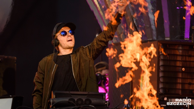 Na największym festiwalu muzyki elektronicznej w Polsce bawić się będzie ponad sto tysięcy osób. Ruszył Sunrise Festival w Kołobrzegu. Jeden z największych festiwali muzyki elektronicznej w Europie potrwa do niedzieli.