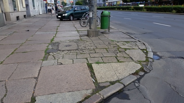 Spółka Eurovia rozpoczęła przygotowania do remontu alei Wyzwolenia w Szczecinie. Firma przejęła już plac budowy. Rozpoczęcie prac zaplanowano na 8 sierpnia.
