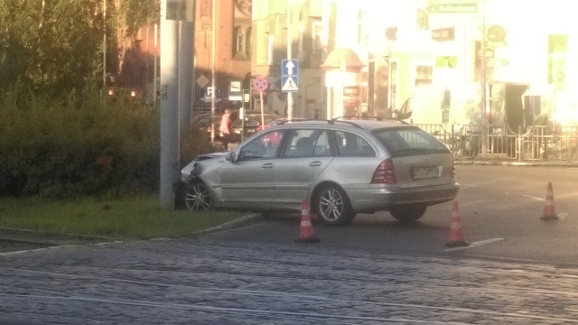 Jedna osoba zginęła, a 23 osoby zostały ranne w 13 wypadkach, jakie od piątkowego popołudnia wydarzyły się na zachodniopomorskich drogach.