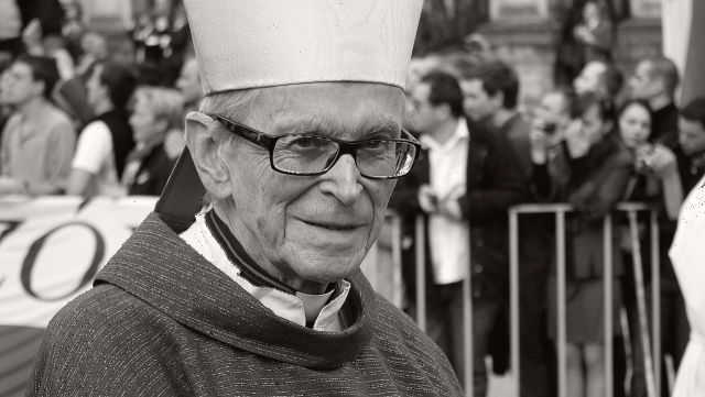Duchowny od kilku tygodni leżał w szpitalu w ciężkim stanie po tym jak przewrócił się we własnym mieszkaniu i uderzył głową w ścianę.