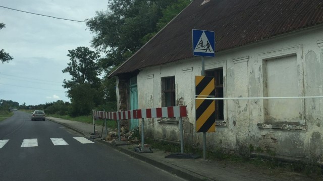 Cały dach może runąć na autobus pełen ludzi