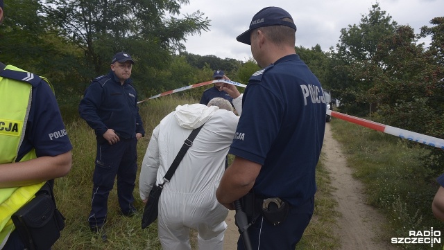 Kierowca, który uciekał przed policyjną kontrolą i został śmiertelnie postrzelony przez funkcjonariusza, powinien być w tym czasie w więzieniu - informuje TVN24. 22-latek miał stawić się do zakładu karnego w czerwcu.