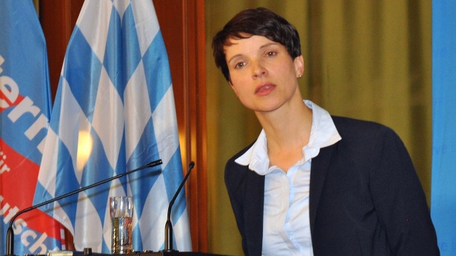 Imigranci, którzy nie dostaną w Niemczech azylu, powinni trafiać na odizolowaną wyspę - uważa szefowa AfD, trzeciej najpopularniejszej partii w tym kraju.