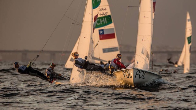 Zaplanowany na środę wyścig medalowy kobiecej klasy 470 został przełożony na czwartek.