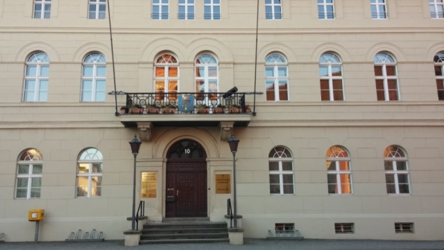 Burmistrz miasta Luckenwalde zwolniła stażystkę z Palestyny po zaledwie jednym dniu pracy. Powód Kobieta nie chciała ściągnąć z głowy chusty.