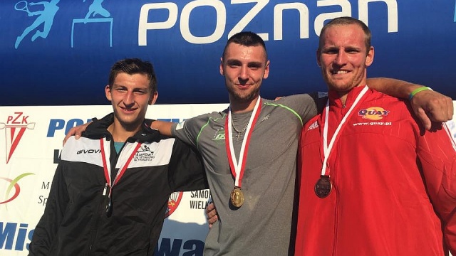 Dwa medale: złoty i srebrny zdobyli zawodnicy Wiskordu Szczecin w zakończonych w Poznaniu Mistrzostwach Polski w kajakarstwie.