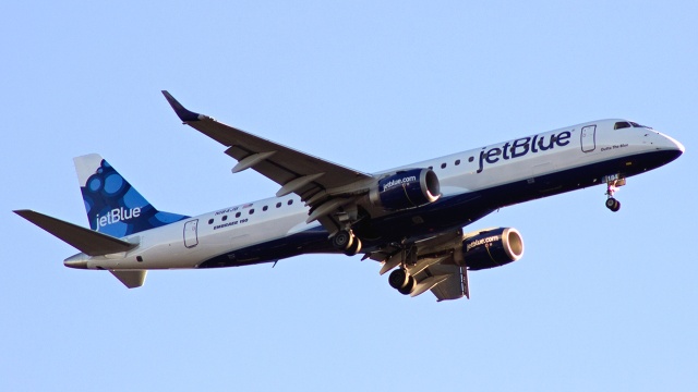 Pierwszy pasażerski lot ze Stanów Zjednoczonych na Kubę po ponad 50 latach przerwy. Samolot linii Blue Jet wystartował z miasta Fort Lauderdale na Florydzie, by po 72 minutach wylądować na lotnisku w Santa Clara. Maszynę prowadzili dwaj piloci pochodzenia kubańskiego.