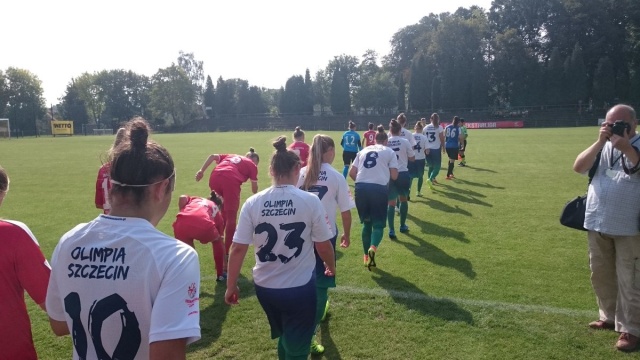 Olimpia Szczecin dość niespodziewanie przegrała na swoim stadionie z przedostatnim w tabeli AZS Biała Podlaska 1:2 w sobotnim meczu piątej kolejki rozgrywek o mistrzostwo Polski.