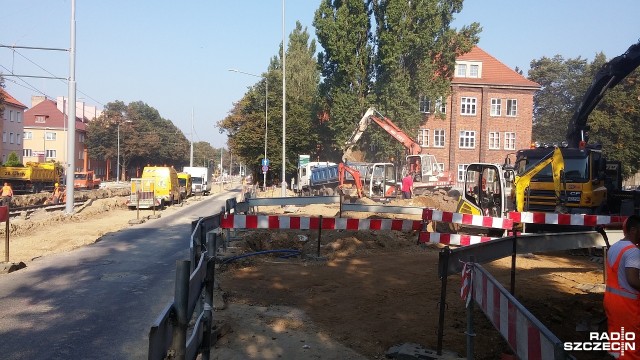 Zmiany w organizacji ruchu w pobliżu nowo budowanego ronda [ZDJĘCIA]